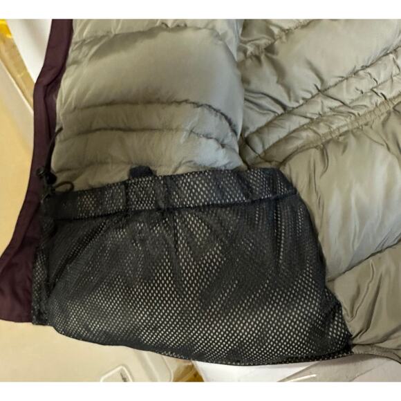 Cabela’s Men’s Goose Down Puffer Vest 2XLT Burgundy – Insulated Outdoor Wear - Picture 9 of 9